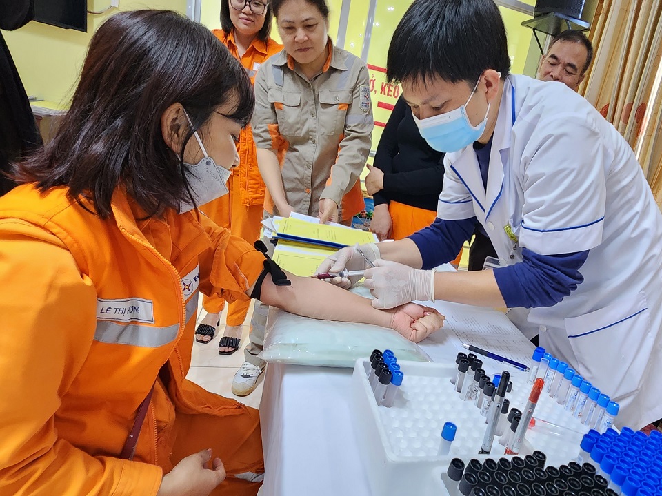 Chăm lo sức khỏe người lao động